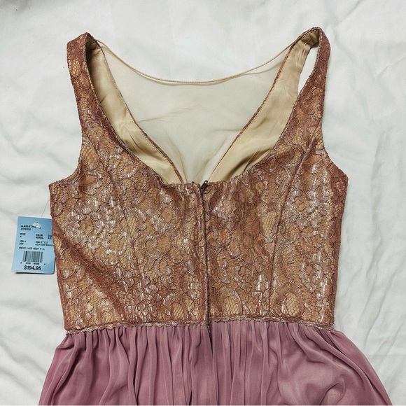 David's Bridal V-Neck
Metallic Lace and Mesh dress. - Picture 2 of 6